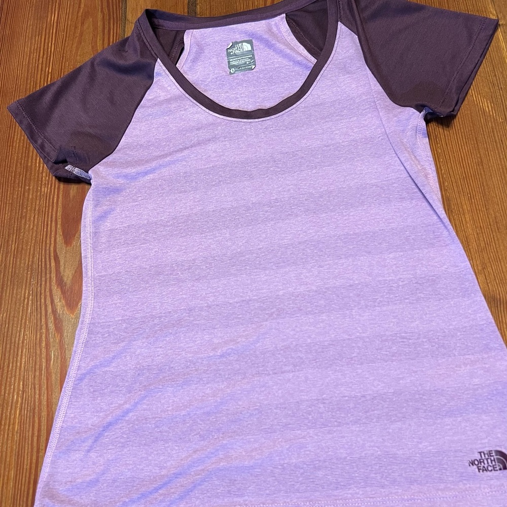 The North Face Women's‎ Tee Short Sleeve Flash Dry Breathable Stripes Purple